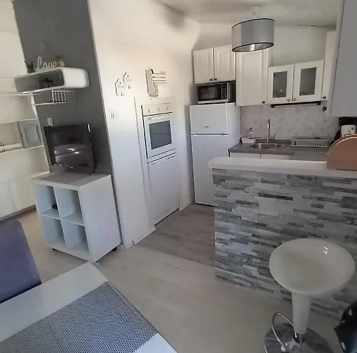 Appartement Family Svob With Pool Novi Vinodolski