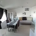 Apartman Family Svob With Pool Novi Vinodolski