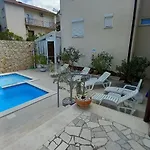 Apartament Family Svob With Pool