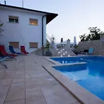 Family Svob With Pool Novi Vinodolski
