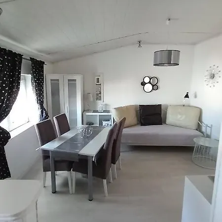 Apartment Family Svob With Pool Novi Vinodolski