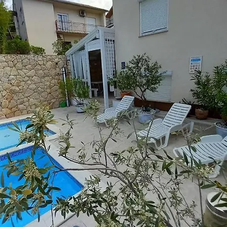 Family Svob With Pool Daire
