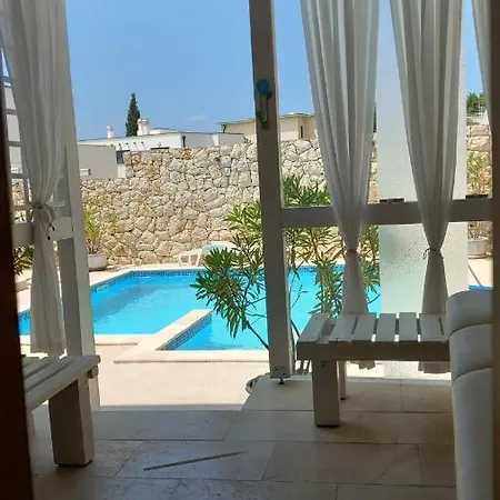 Family Svob With Pool Daire Novi Vinodolski