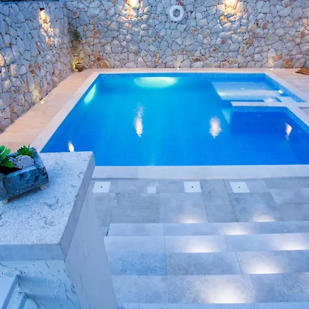 Apartmán Family Svob With Pool Novi Vinodolski