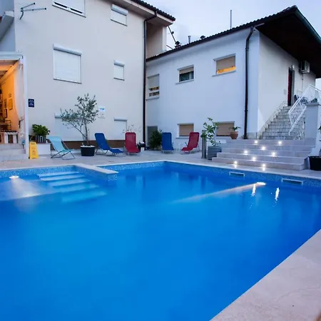 Apartment Family Svob With Pool