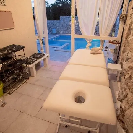 Apartment Family Svob With Pool Novi Vinodolski