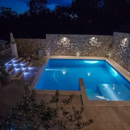 Apartment Family Svob With Pool Novi Vinodolski