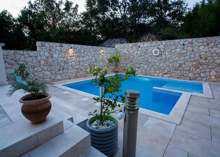 Appartement Family Svob With Pool Novi Vinodolski